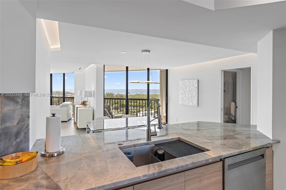 Active With Contract: $3,000 (2 beds, 2 baths, 1437 Square Feet)