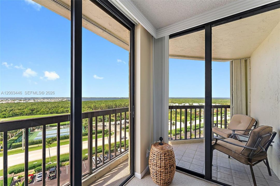 Active With Contract: $3,000 (2 beds, 2 baths, 1437 Square Feet)