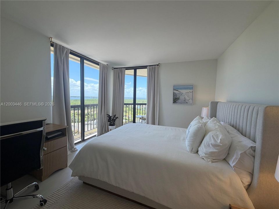Active With Contract: $3,000 (2 beds, 2 baths, 1437 Square Feet)