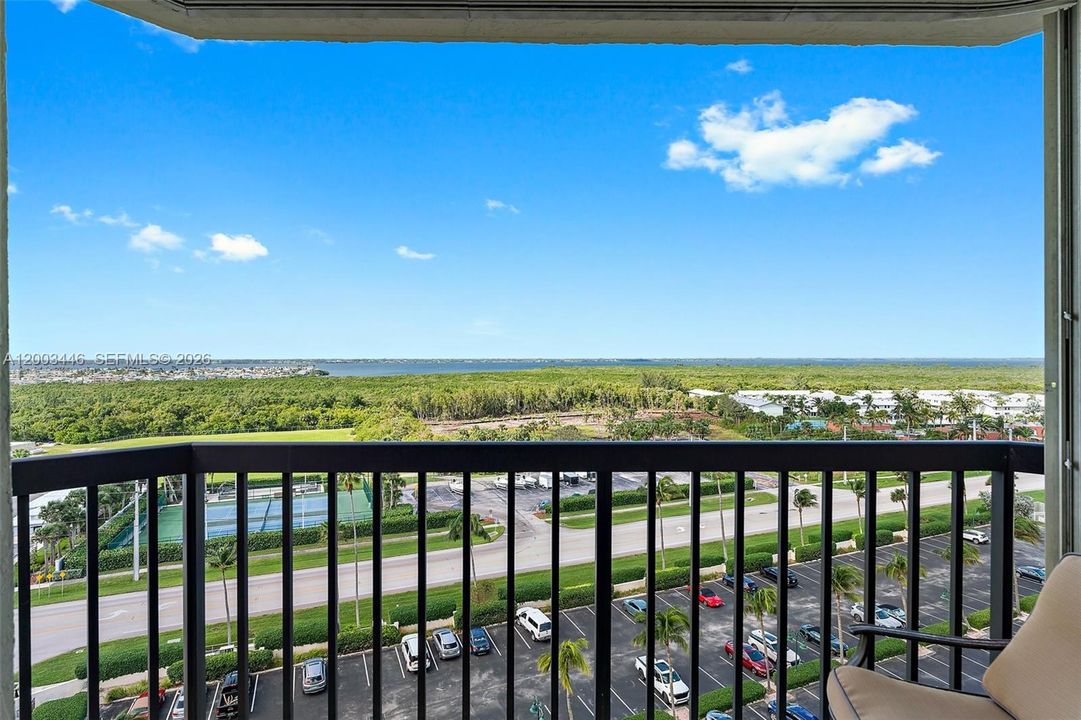 Active With Contract: $3,000 (2 beds, 2 baths, 1437 Square Feet)