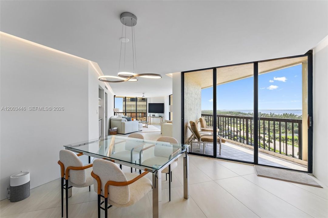 Active With Contract: $3,000 (2 beds, 2 baths, 1437 Square Feet)