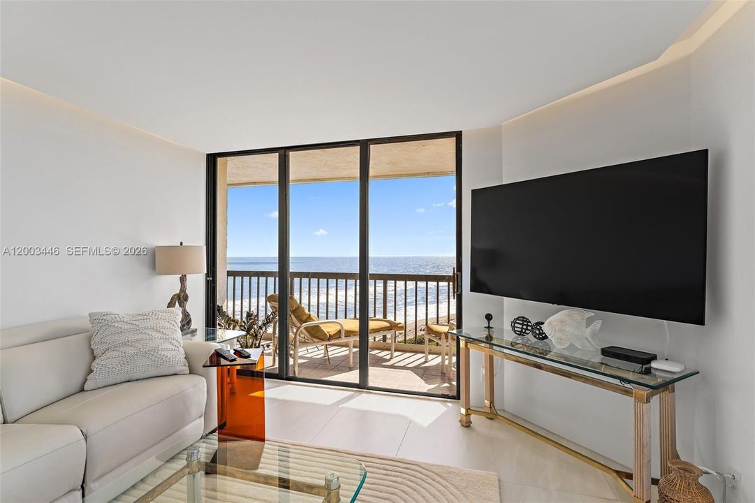 Active With Contract: $3,000 (2 beds, 2 baths, 1437 Square Feet)