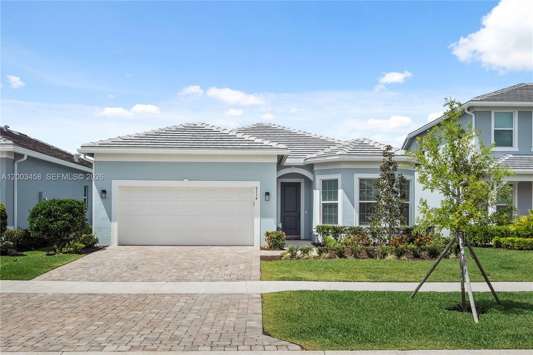 For Sale: $799,900 (3 beds, 3 baths, 2111 Square Feet)