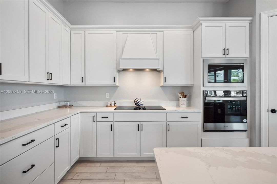 For Sale: $799,900 (3 beds, 3 baths, 2111 Square Feet)