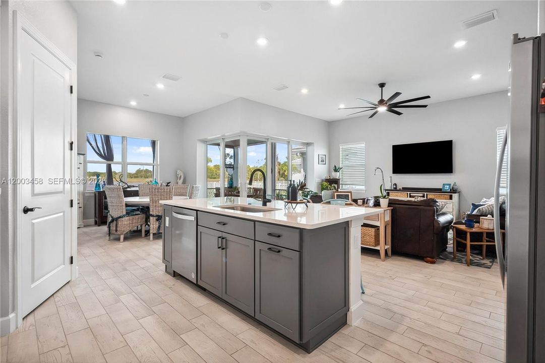 For Sale: $799,900 (3 beds, 3 baths, 2111 Square Feet)