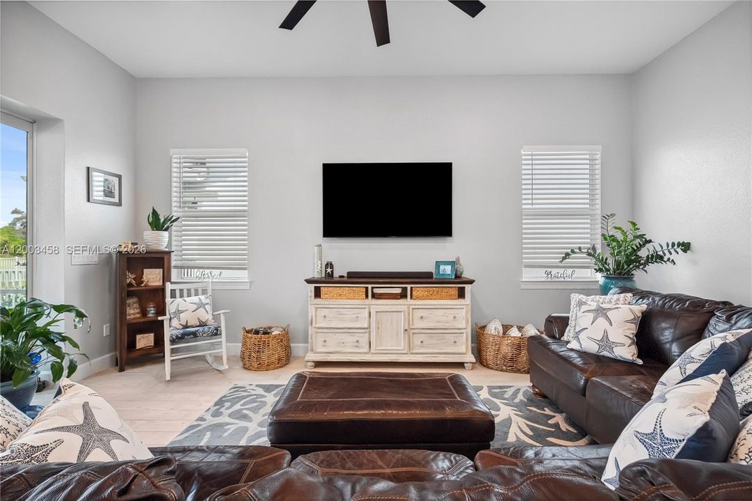 For Sale: $799,900 (3 beds, 3 baths, 2111 Square Feet)