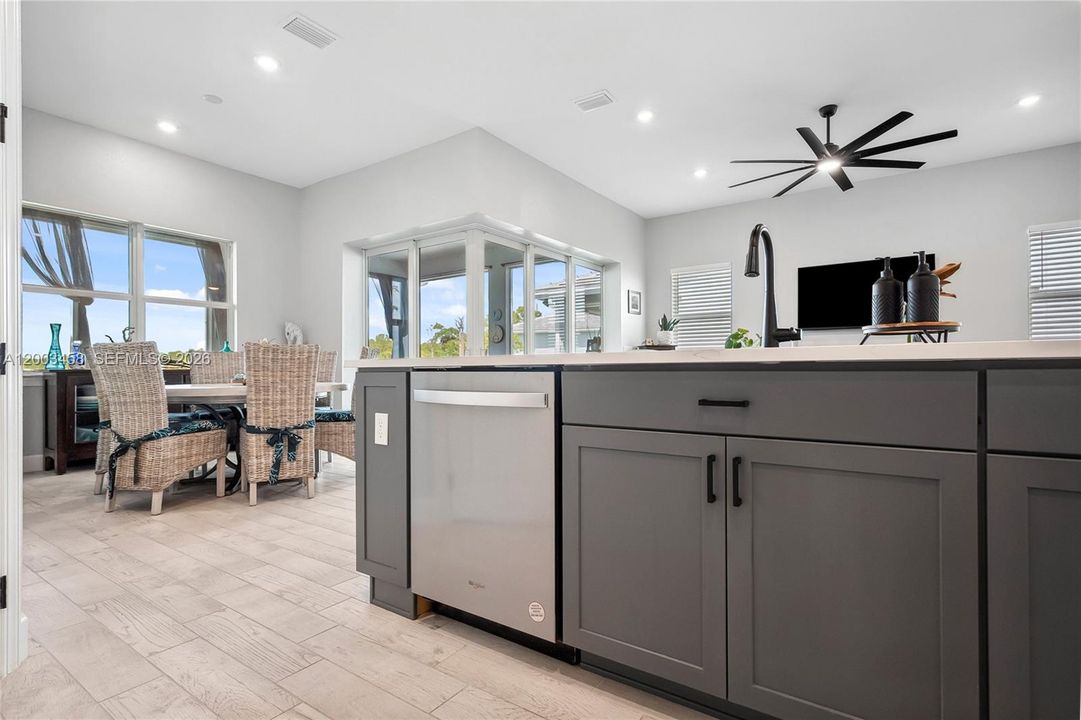 For Sale: $799,900 (3 beds, 3 baths, 2111 Square Feet)