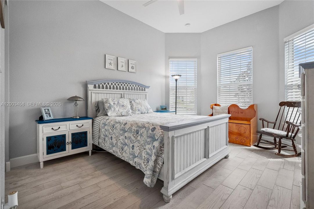 For Sale: $799,900 (3 beds, 3 baths, 2111 Square Feet)