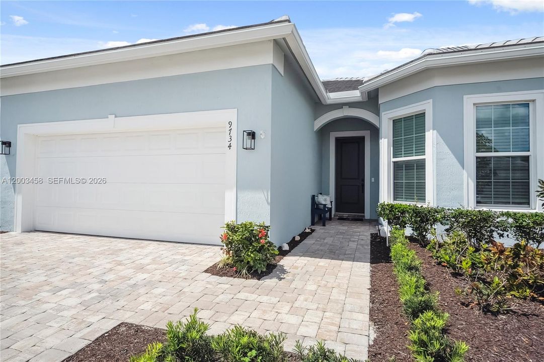For Sale: $799,900 (3 beds, 3 baths, 2111 Square Feet)
