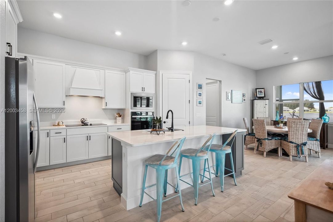 For Sale: $799,900 (3 beds, 3 baths, 2111 Square Feet)