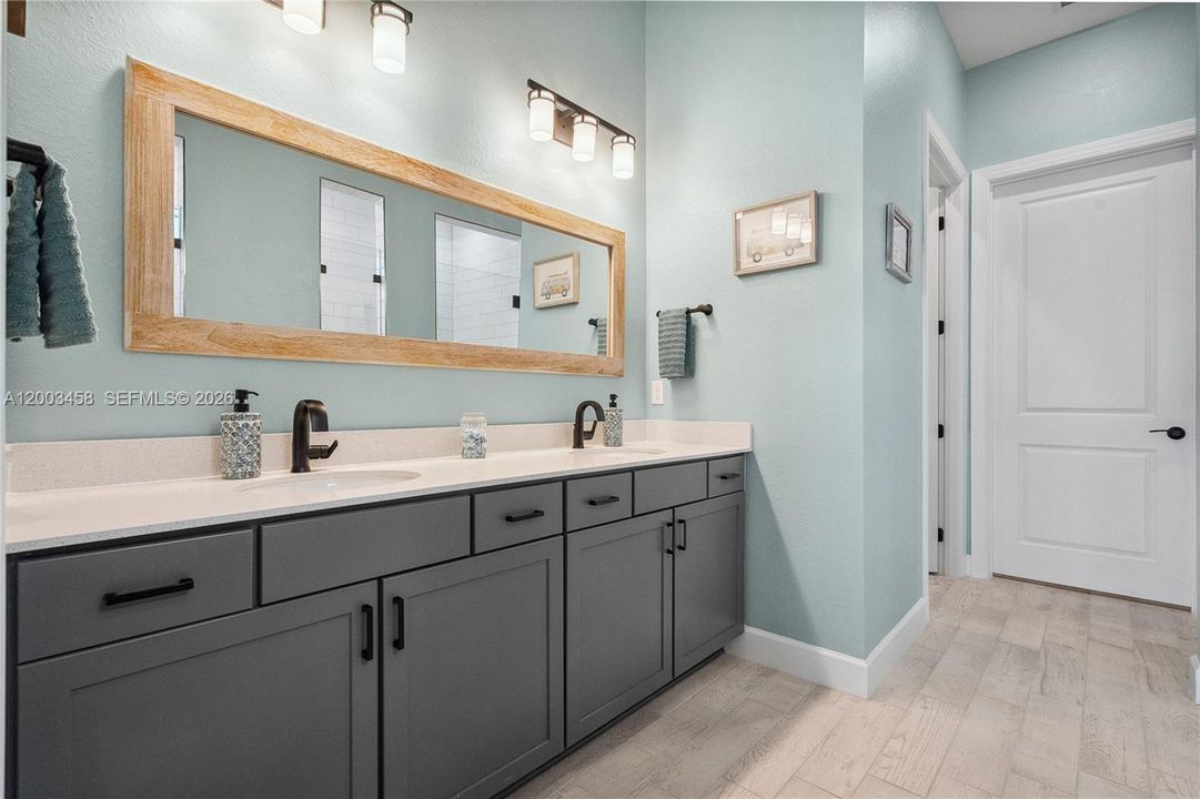 For Sale: $799,900 (3 beds, 3 baths, 2111 Square Feet)