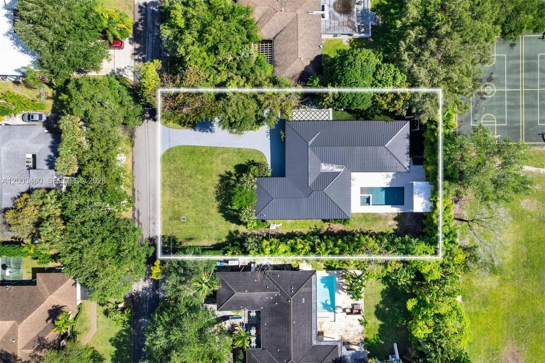 Под контрактом: $2,750,000 (5 спален, 3 ванн, 3004 Квадратных фут)