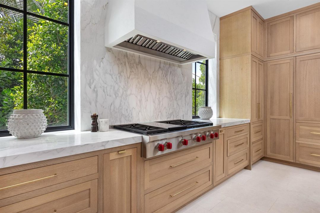 Kitchen 8