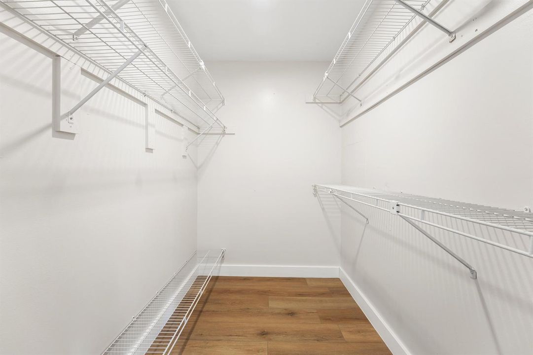 Master Walking Closet