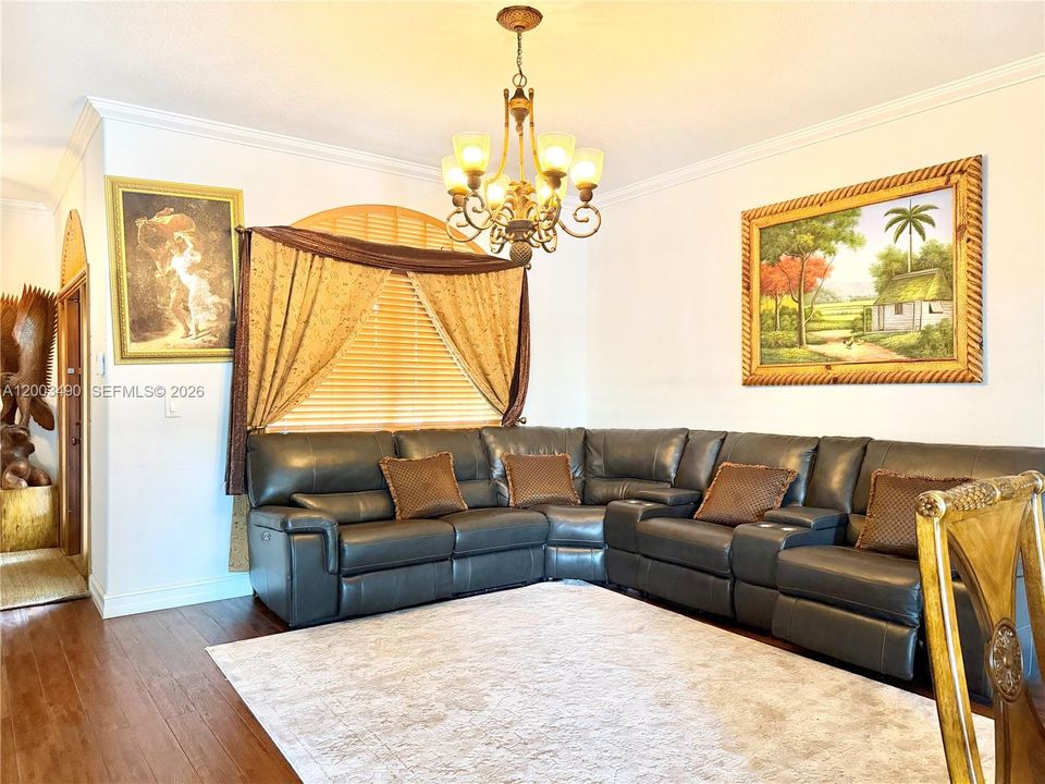 For Sale: $750,000 (3 beds, 2 baths, 1925 Square Feet)