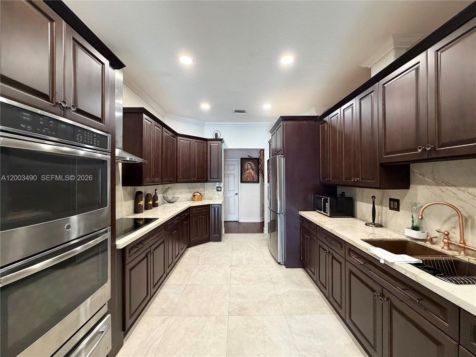 For Sale: $750,000 (3 beds, 2 baths, 1925 Square Feet)
