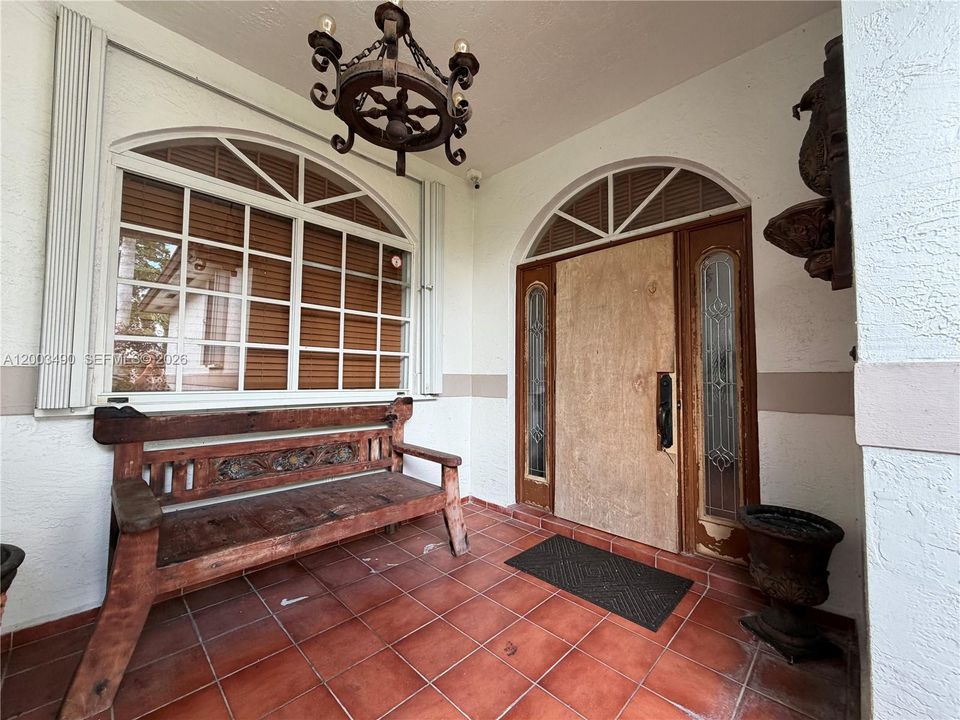 For Sale: $750,000 (3 beds, 2 baths, 1925 Square Feet)