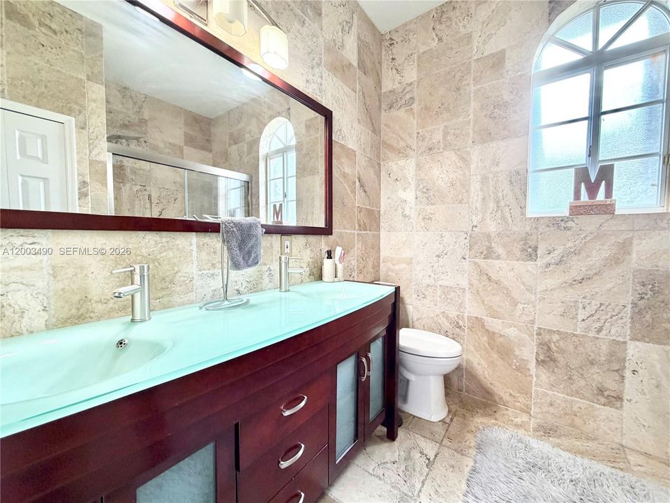 For Sale: $750,000 (3 beds, 2 baths, 1925 Square Feet)