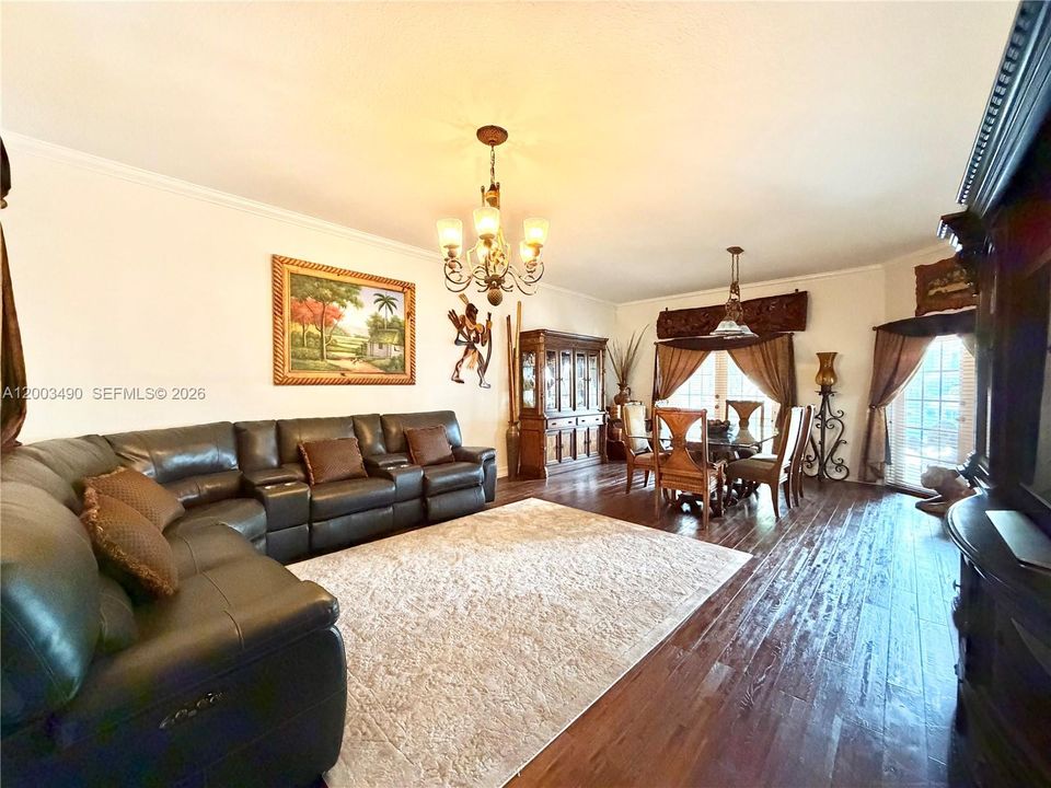 For Sale: $750,000 (3 beds, 2 baths, 1925 Square Feet)