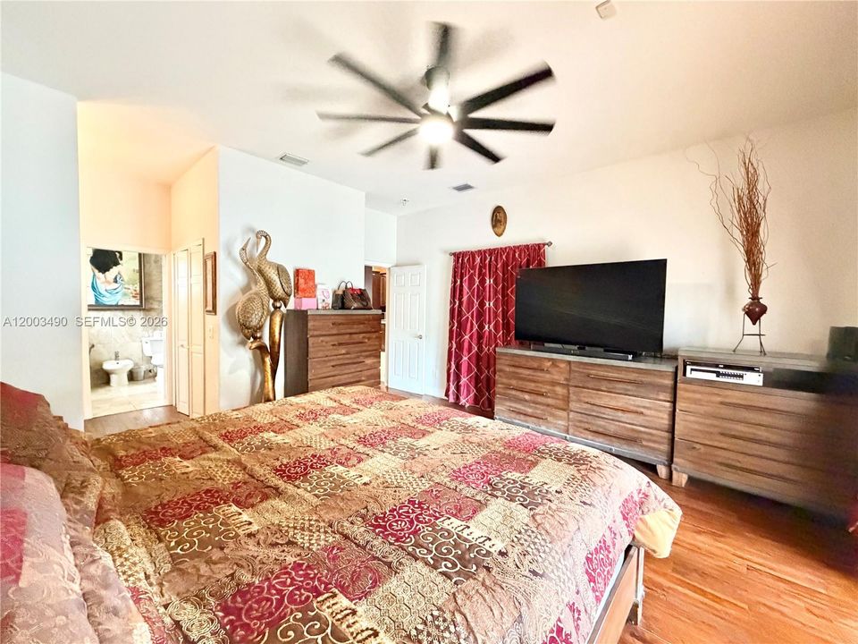 For Sale: $750,000 (3 beds, 2 baths, 1925 Square Feet)