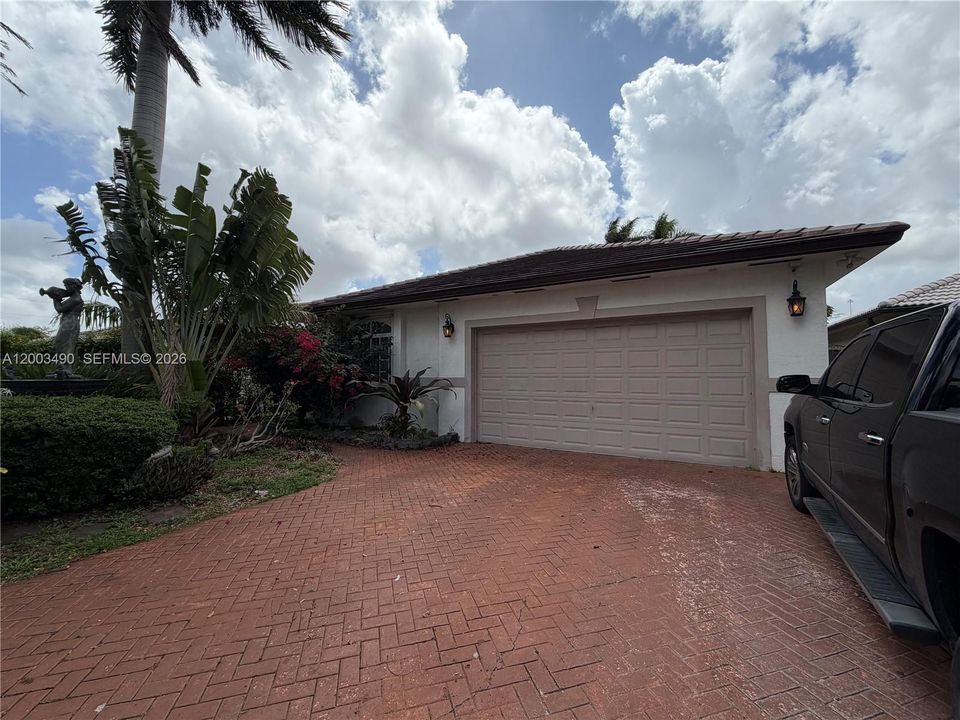 For Sale: $750,000 (3 beds, 2 baths, 1925 Square Feet)