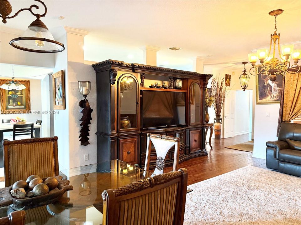 For Sale: $750,000 (3 beds, 2 baths, 1925 Square Feet)