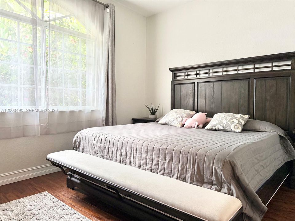 For Sale: $750,000 (3 beds, 2 baths, 1925 Square Feet)
