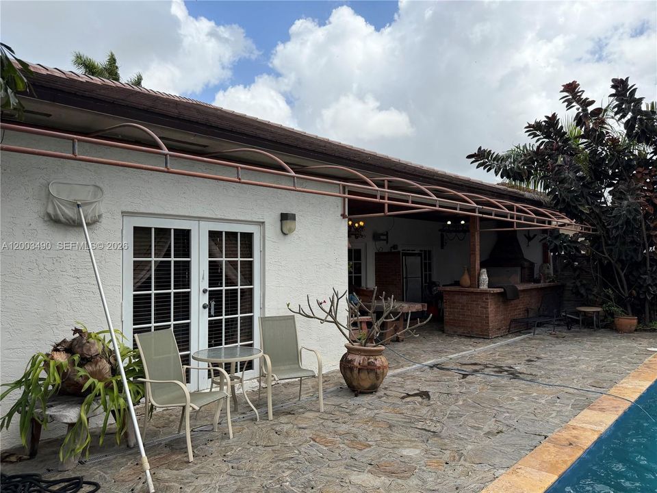 For Sale: $750,000 (3 beds, 2 baths, 1925 Square Feet)