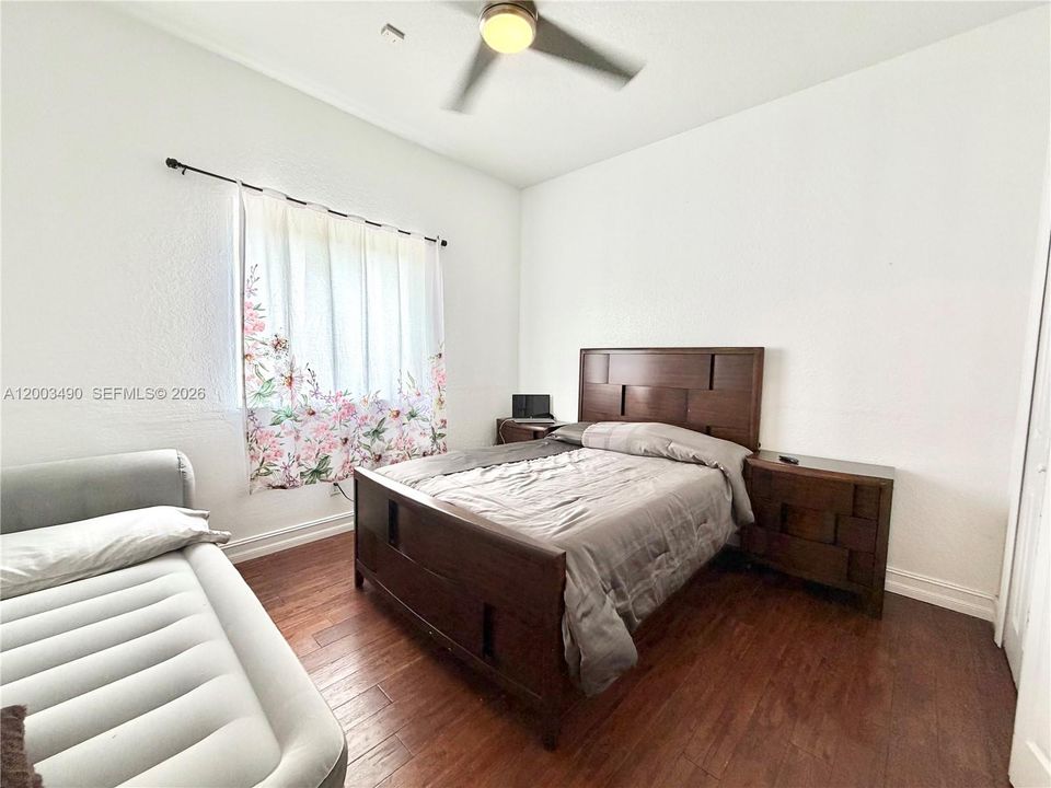 For Sale: $750,000 (3 beds, 2 baths, 1925 Square Feet)