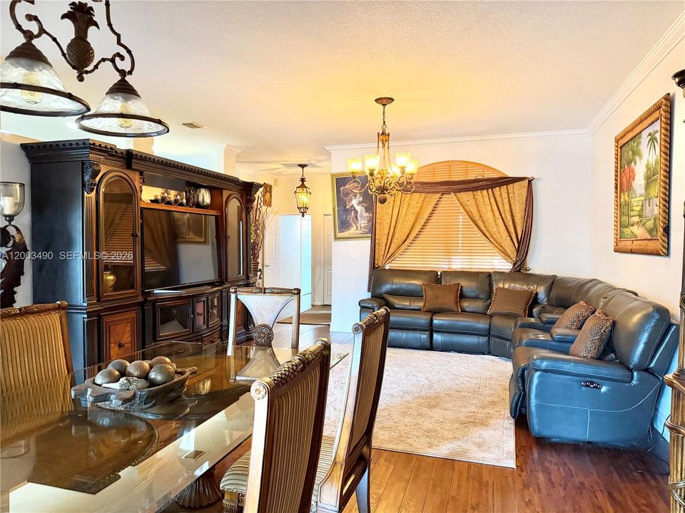 For Sale: $750,000 (3 beds, 2 baths, 1925 Square Feet)