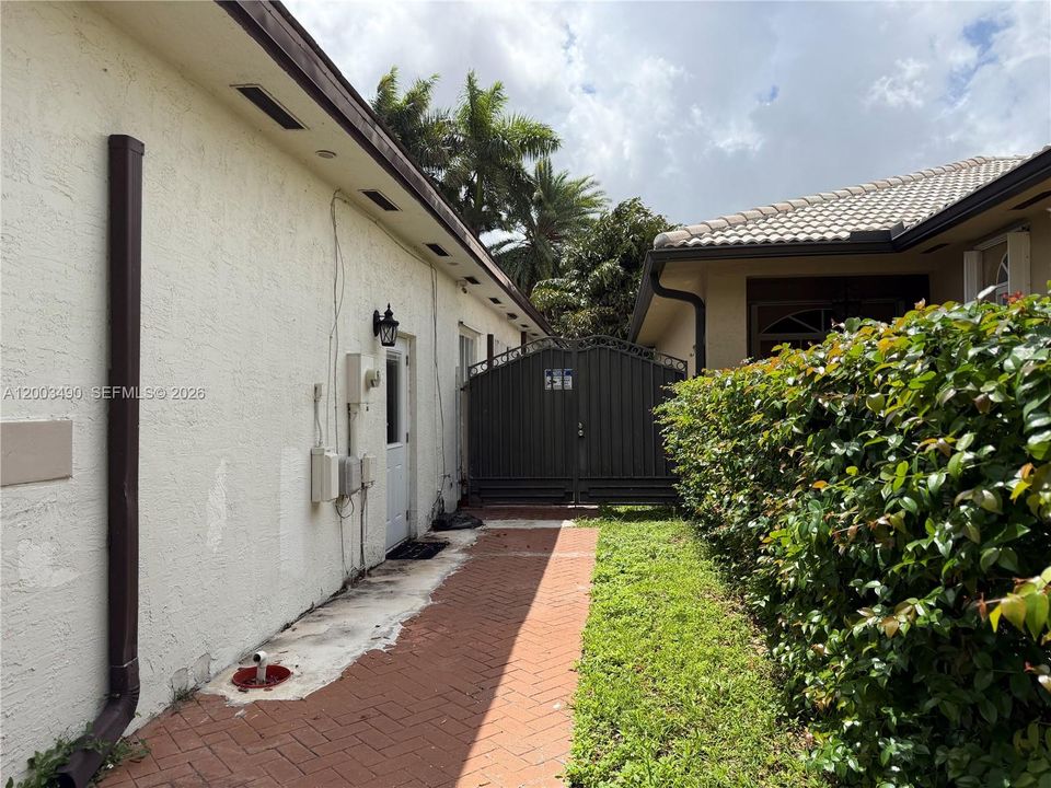 For Sale: $750,000 (3 beds, 2 baths, 1925 Square Feet)
