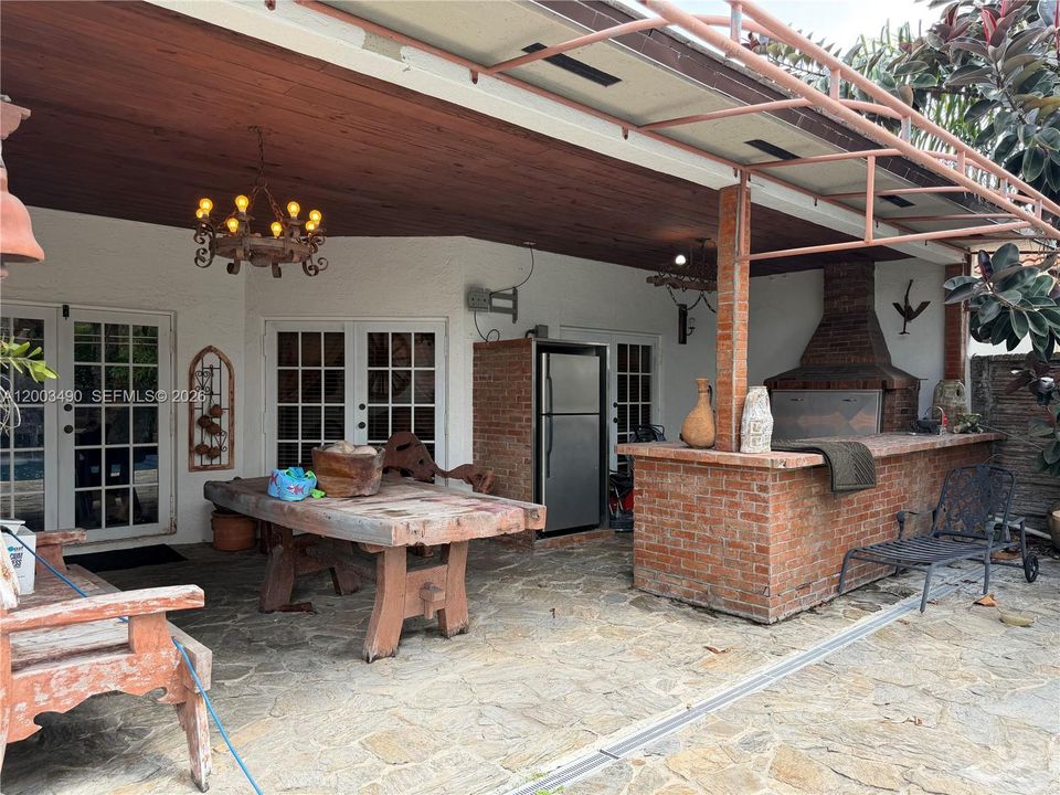 For Sale: $750,000 (3 beds, 2 baths, 1925 Square Feet)