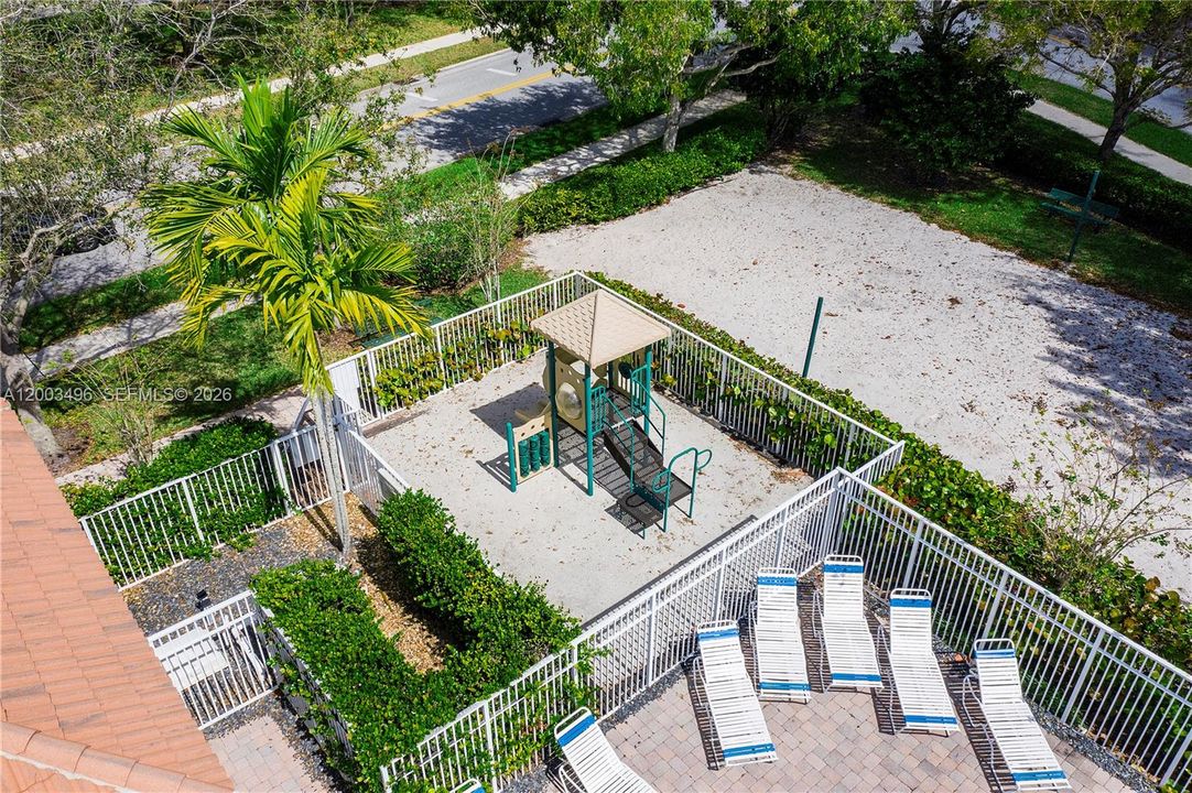 Active With Contract: $760,000 (4 beds, 2 baths, 2454 Square Feet)