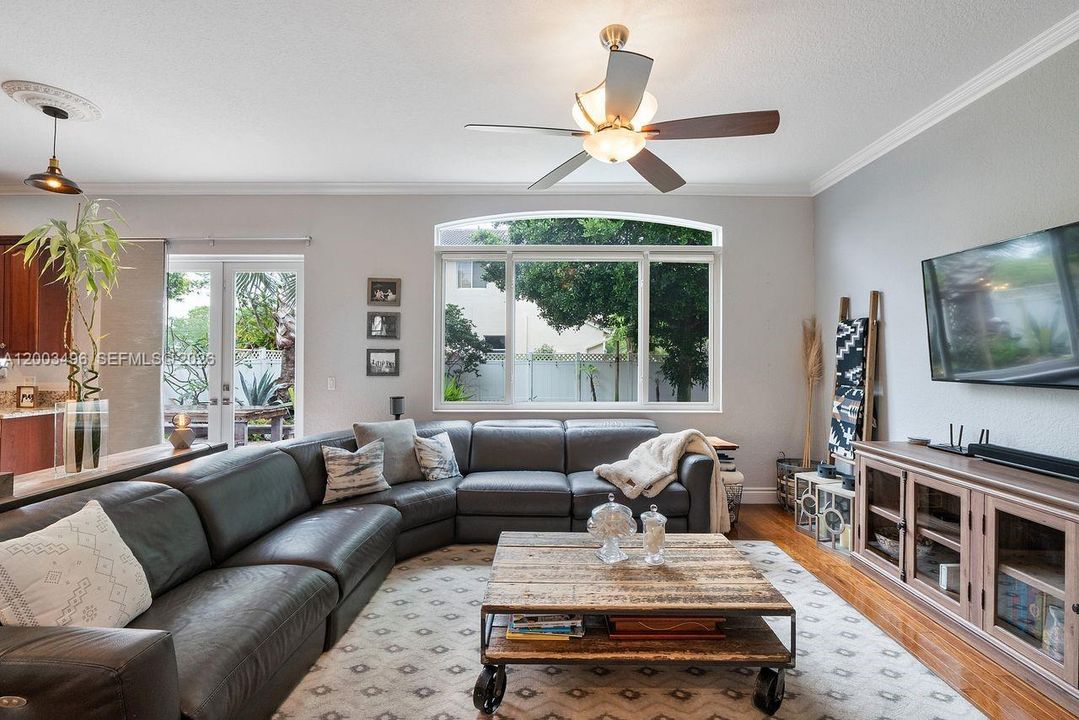 Active With Contract: $760,000 (4 beds, 2 baths, 2454 Square Feet)