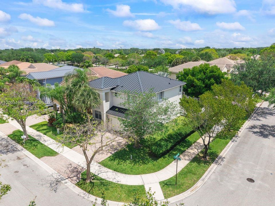 Active With Contract: $760,000 (4 beds, 2 baths, 2454 Square Feet)