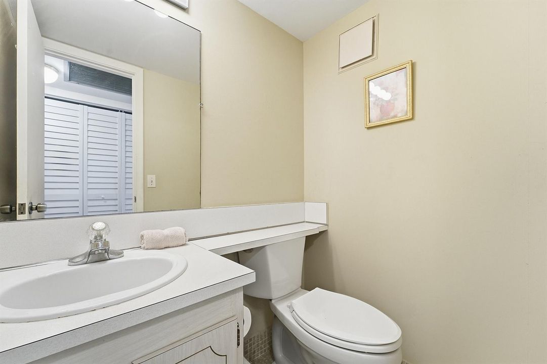 80 Harwood H Powder Room