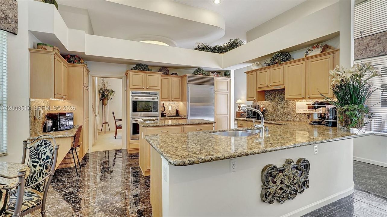 Vendido Recientemente: $1,050,000 (4 camas, 3 baños, 2932 Pies cuadrados)