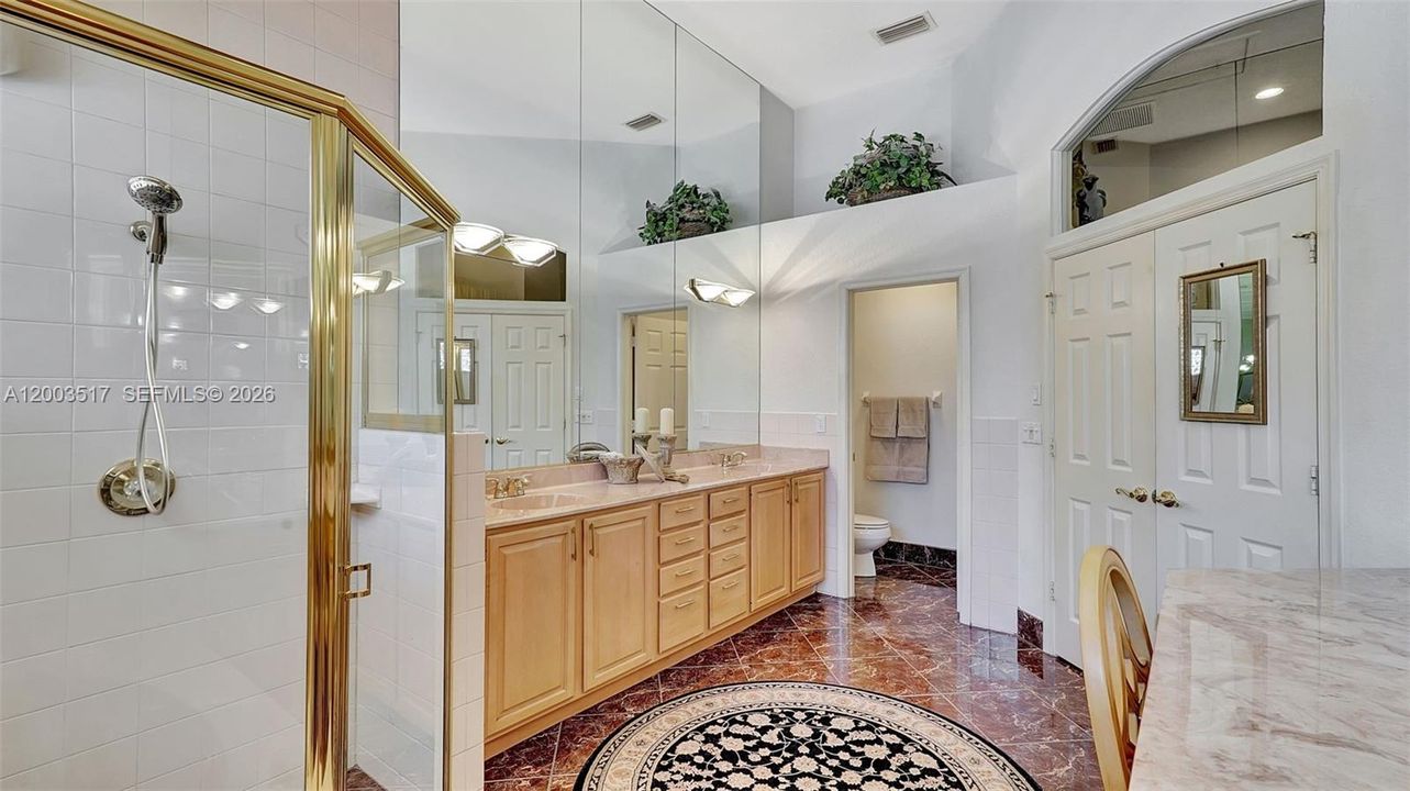 Vendido Recientemente: $1,050,000 (4 camas, 3 baños, 2932 Pies cuadrados)