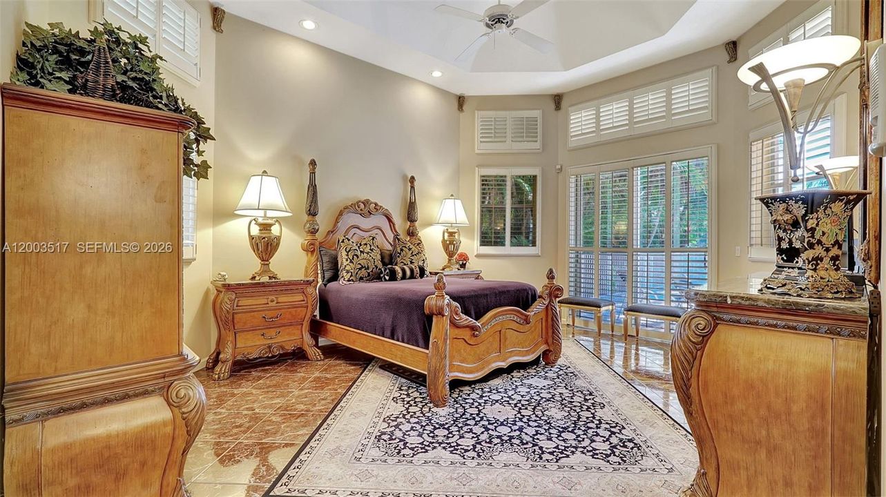 Vendido Recientemente: $1,050,000 (4 camas, 3 baños, 2932 Pies cuadrados)