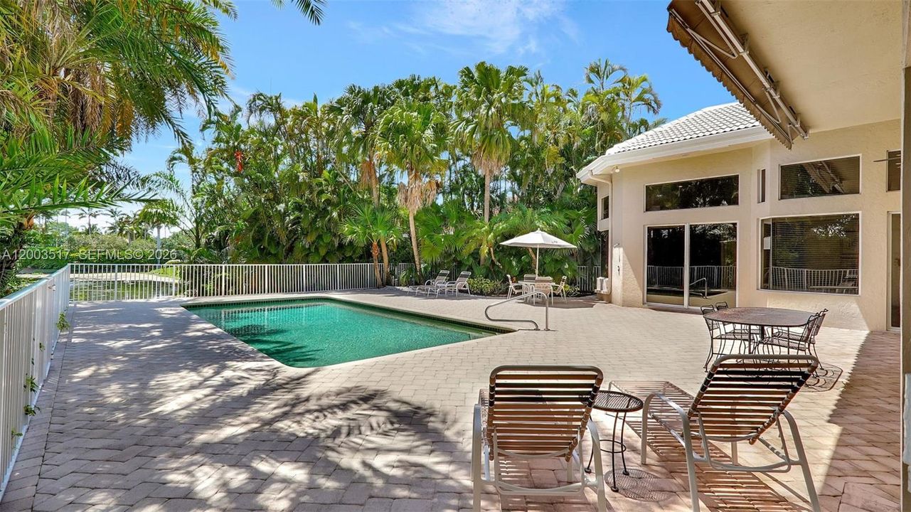 Vendido Recientemente: $1,050,000 (4 camas, 3 baños, 2932 Pies cuadrados)