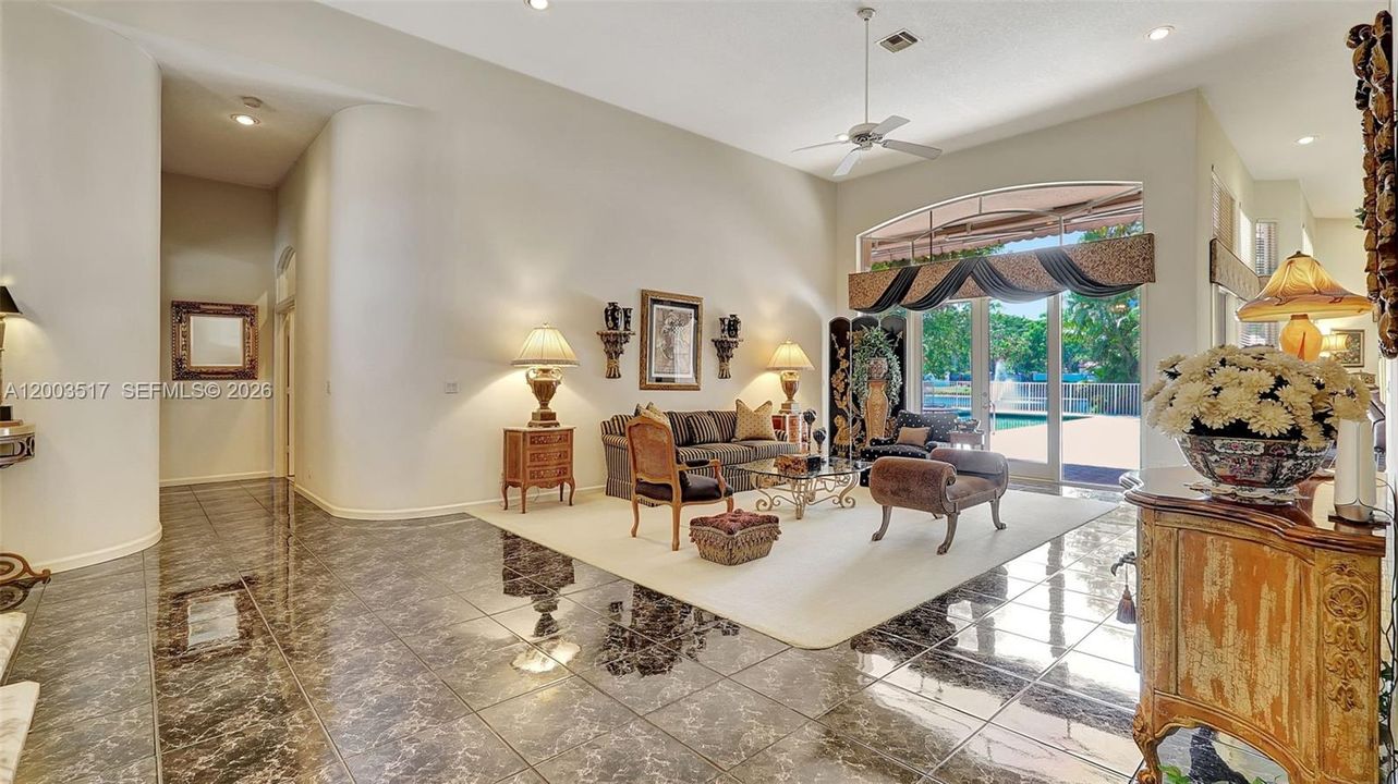 Vendido Recientemente: $1,050,000 (4 camas, 3 baños, 2932 Pies cuadrados)