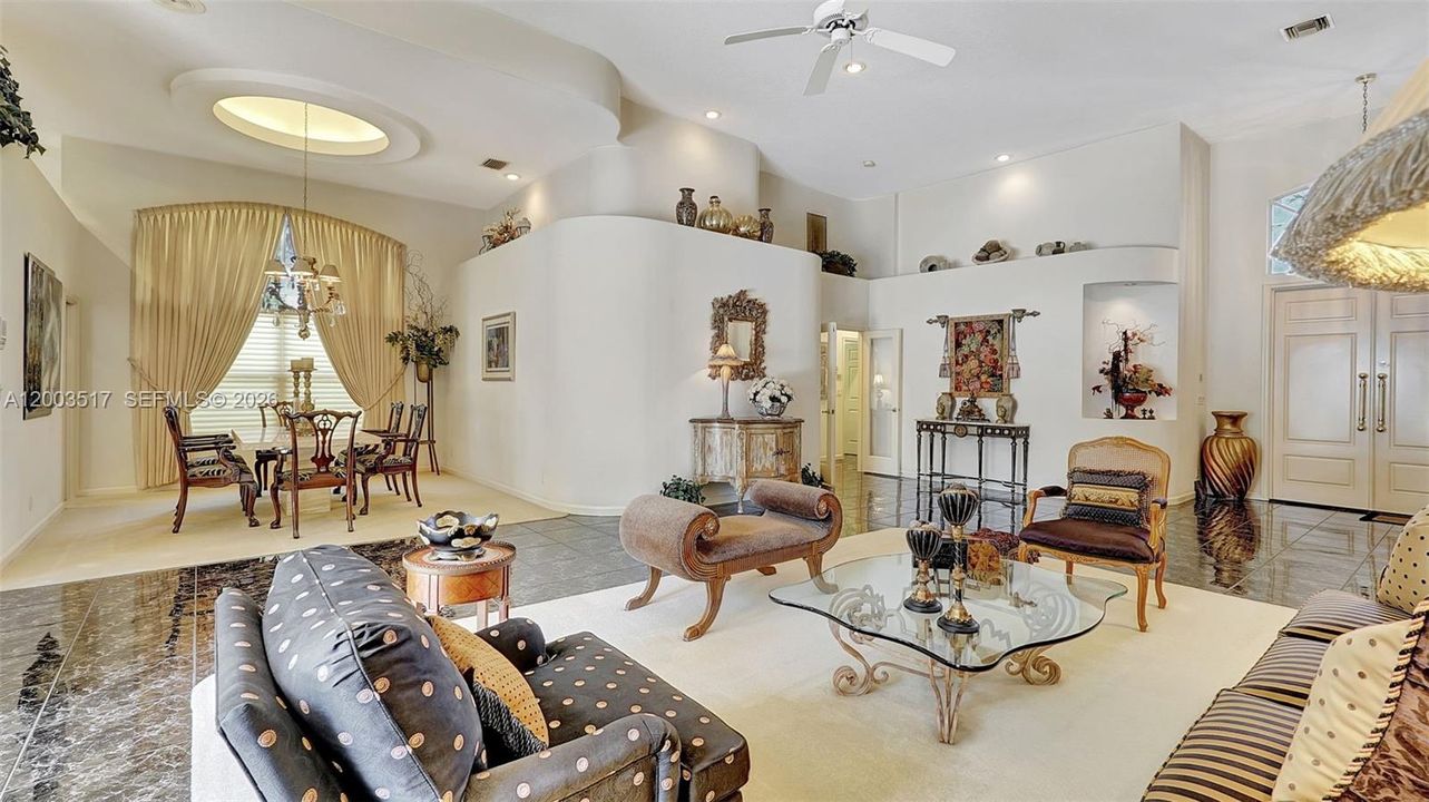 Vendido Recientemente: $1,050,000 (4 camas, 3 baños, 2932 Pies cuadrados)