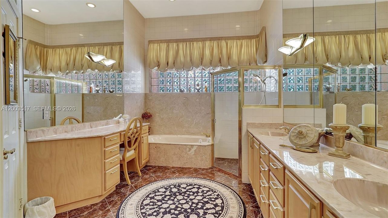 Vendido Recientemente: $1,050,000 (4 camas, 3 baños, 2932 Pies cuadrados)
