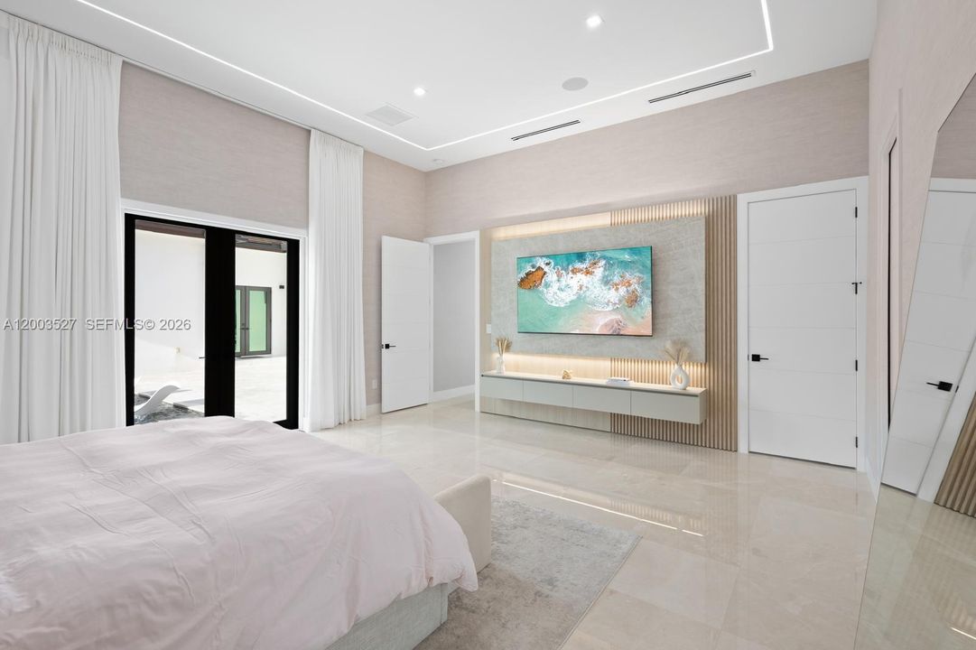 В аренду: $26,000 (6 спален, 5 ванн, 4806 Квадратных фут)