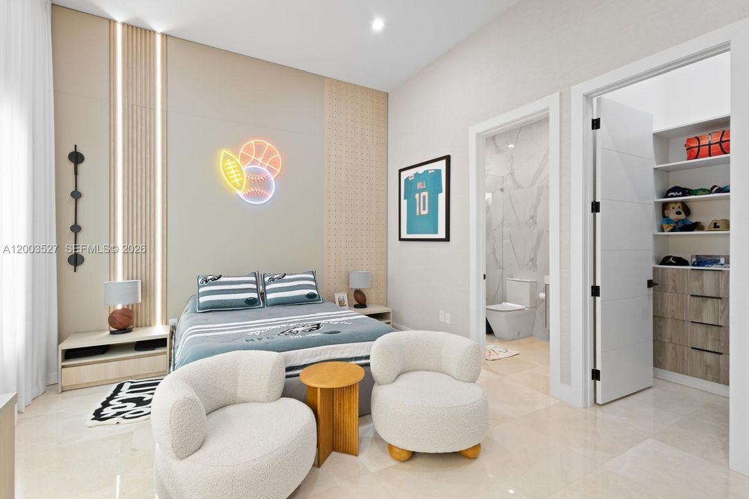 В аренду: $26,000 (6 спален, 5 ванн, 4806 Квадратных фут)