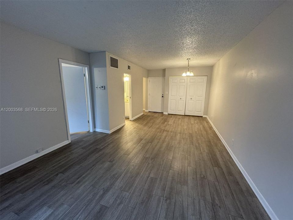 Activo con contrato: $1,500 (1 camas, 1 baños, 760 Pies cuadrados)