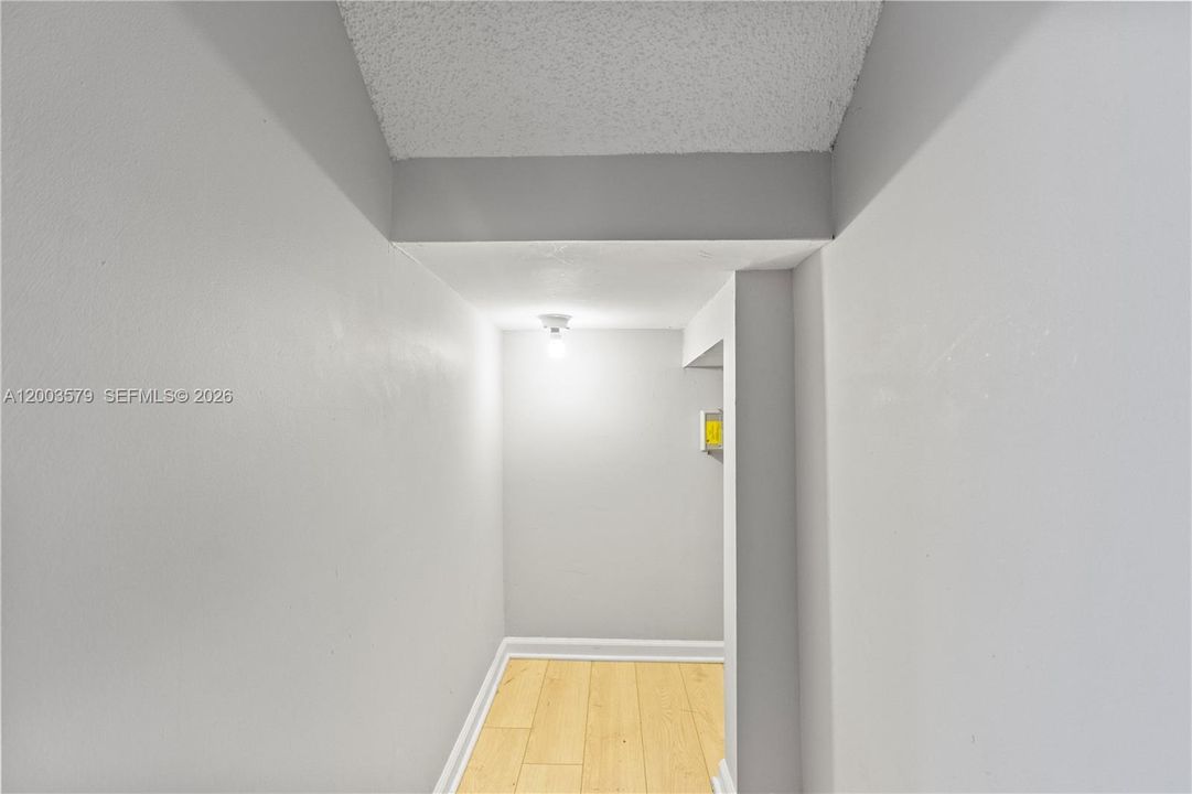 Activo con contrato: $4,500 (3 camas, 2 baños, 2442 Pies cuadrados)