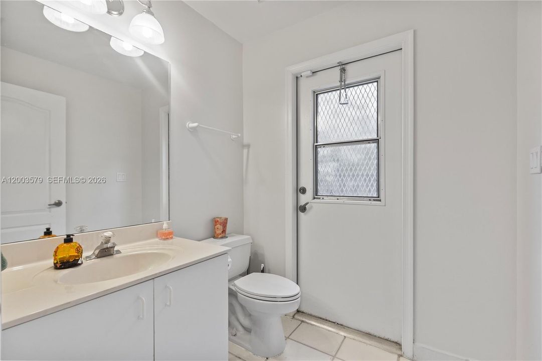 Activo con contrato: $4,500 (3 camas, 2 baños, 2442 Pies cuadrados)