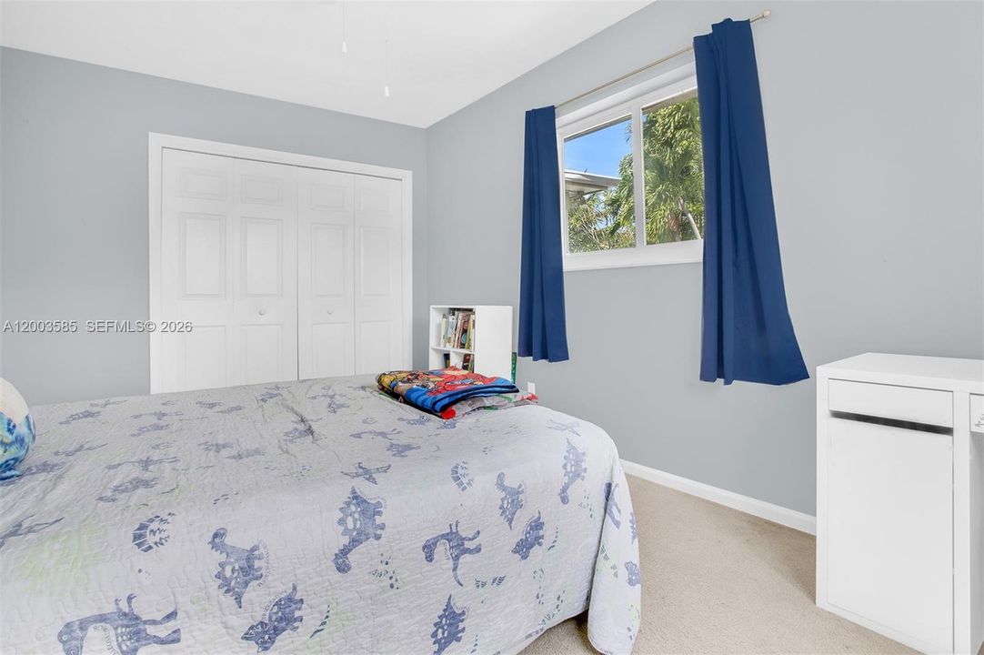 LARGE 2ND BEDROOM WITH WALKIN CLOSET