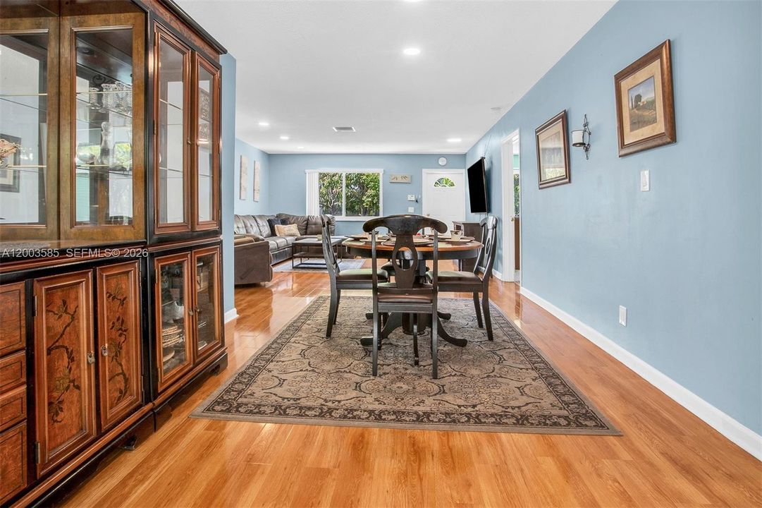 EXTENDED DINING ROOM